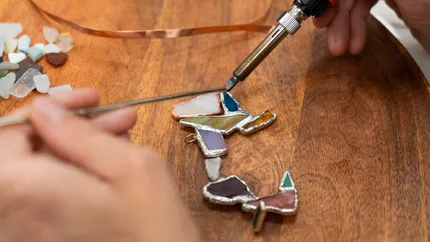Tvorba skleněného šperku technikou Tiffany